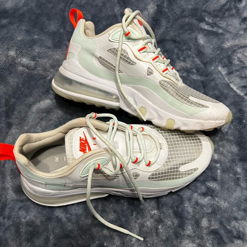 NIKE AIR MAX 270